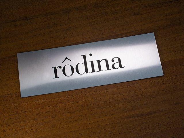 офисная табличка пластиковая с лазерной гравировкой