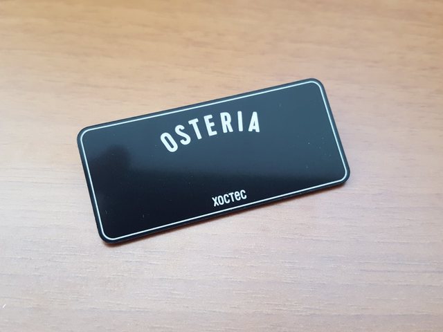 пластиковый бейдж черного цвета