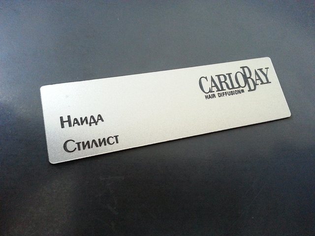 эксклюзивный пластиковый бейдж с логотипом